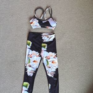 Carbon 38 Floral Matching Leggings & Bra